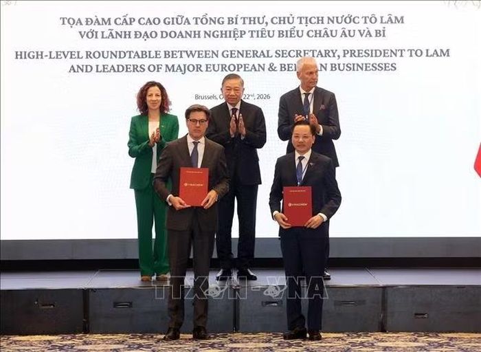 Tổng Bí thư, Chủ tịch nước Tô Lâm chứng kiến trao thoả thuận hợp tác giữa các doanh nghiệp. Ảnh: Thống Nhất/TTXVN
