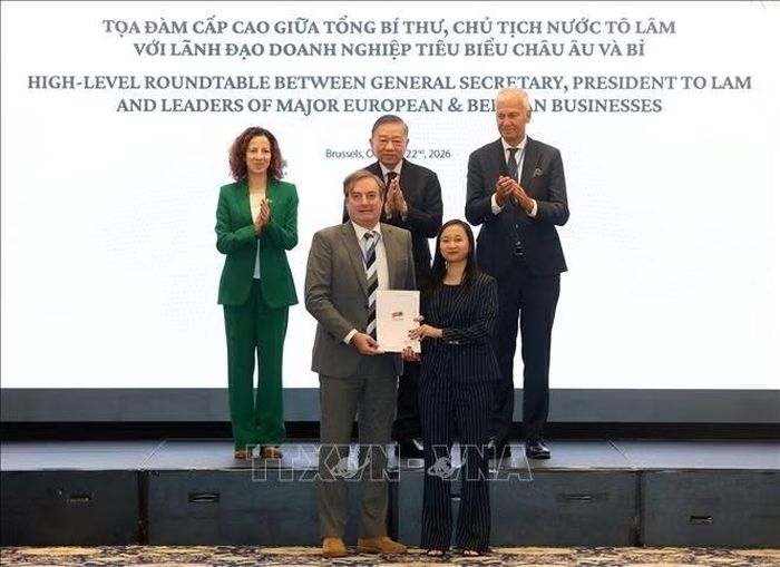 Tổng Bí thư, Chủ tịch nước Tô Lâm chứng kiến trao thoả thuận hợp tác giữa các doanh nghiệp. Ảnh: Thống Nhất/TTXVN