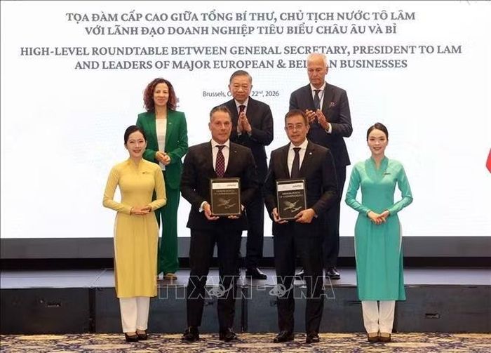 Tổng Bí thư, Chủ tịch nước Tô Lâm chứng kiến trao thoả thuận hợp tác giữa các doanh nghiệp. Ảnh: Thống Nhất/TTXVN