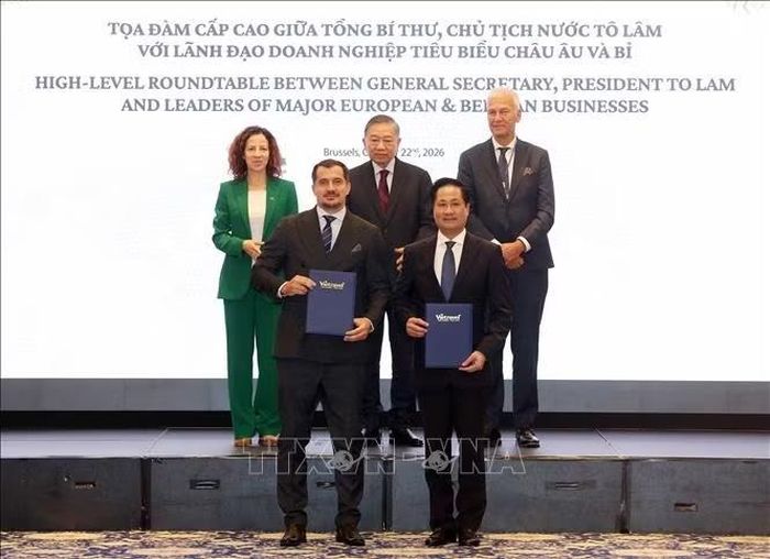Tổng Bí thư, Chủ tịch nước Tô Lâm chứng kiến trao thoả thuận hợp tác giữa các doanh nghiệp. Ảnh: Thống Nhất/TTXVN