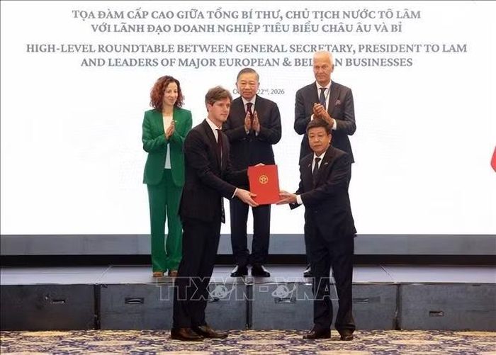 Tổng Bí thư, Chủ tịch nước Tô Lâm chứng kiến trao thoả thuận hợp tác giữa các doanh nghiệp. Ảnh: Thống Nhất/TTXVN