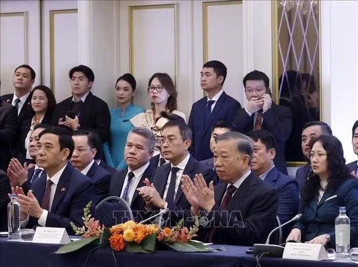 Tổng Bí thư, Chủ tịch nước Tô Lâm và các đại biểu tham dự Toạ đàm với lãnh đạo doanh nghiệp tiêu biểu châu Âu và Bỉ. Ảnh: Thống Nhất/TTXVN