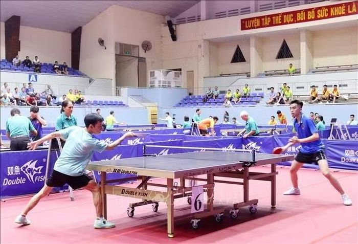 Trận đấu vòng loại đồng đội nam và đồng đội nữ sau lễ khai mạc.