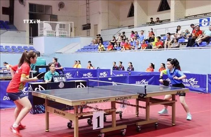 Trận đấu vòng loại đồng đội nam và đồng đội nữ sau lễ khai mạc.