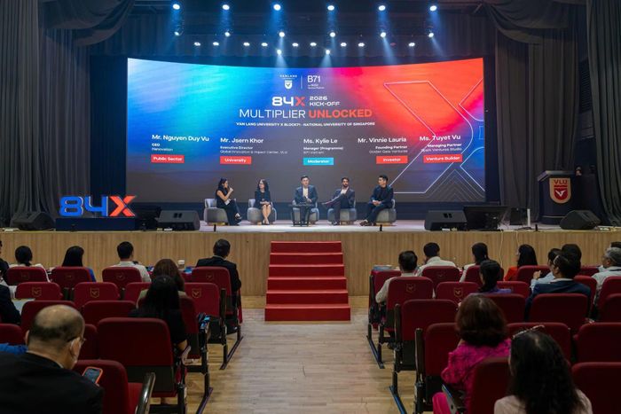Các diễn giả thảo luận cơ chế thương mại hóa ý tưởng và mô hình phối hợp liên kết giữa các bên để đưa giải pháp công nghệ ra thị trường.