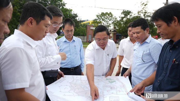 Mới đây, qua kiểm tra dự án, Chủ tịch UBND Tp.Huế Lê Trí Thanh yêu cầu các đơn vị khẩn trương hoàn thiện thủ tục điều chỉnh quy hoạch, rà soát nhu cầu sử dụng đất, quỹ đất tái định cư và nguồn lực phục vụ công tác giải phóng mặt bằng. 