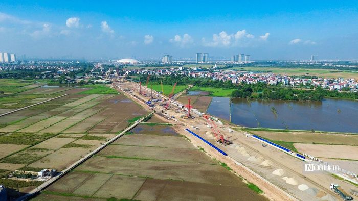 Đồng thời, dự án sẽ mở ra không gian phát triển mới cho khu vực, hành lang dọc hai bên tuyến đường là các khu đô thị hiện đại với hệ sinh thái đồng bộ, song hành thúc đẩy hình thành các trung tâm logistics thông minh, tạo động lực lan tỏa phát triển kinh tế - xã hội toàn vùng.