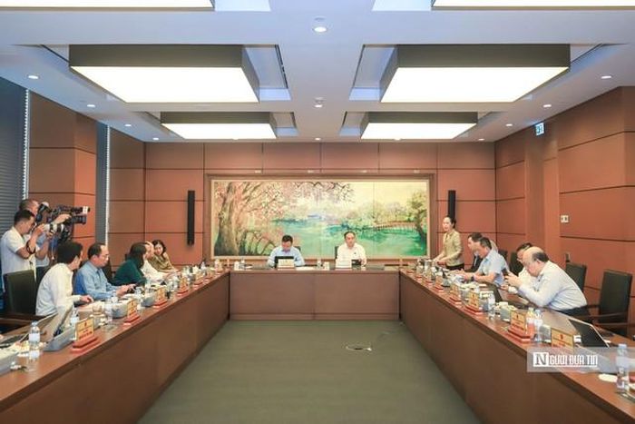 Quang cảnh phiên họp tại tổ Hà Nội sáng 22/10 (Ảnh: Hữu Thắng).
