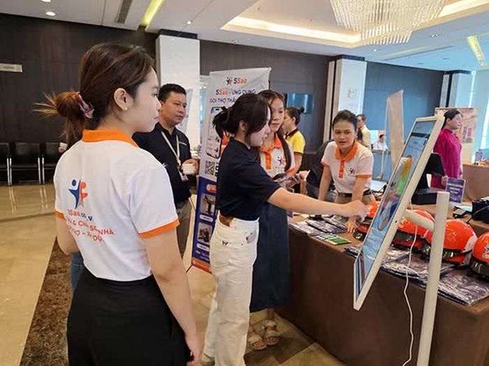 Các giải pháp thương mại điện tử, thanh toán số giới thiệu bên lề hội thảo thu hút nhiều sự quan tâm.