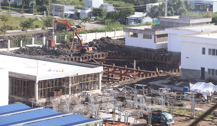 Các công trình phụ trợ dự án đang được triển khai quyết liệt. Ảnh: Tuấn Phi - TTXVN