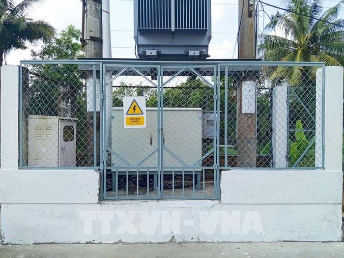 Tủ điện Solar được đấu nối với hệ thống điện Nhà máy Dược thú y Cai Lậy (Mekovet) ở phường Cai Lậy, tỉnh Đồng Tháp, đáp ứng khoảng 65% nhu cầu điện của nhà máy. Ảnh: TTXVN phát