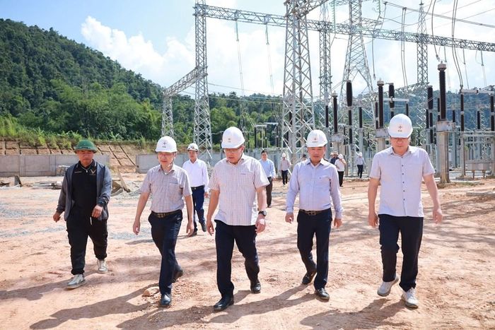 Đoàn công tác EVN kiểm tra công trường TBA 220KV Pắc Ma tại Lai Châu. Ảnh: Khánh Ly/Bnews.vn