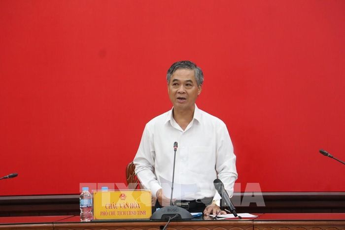 Phó Chủ tịch UBND tỉnh Vĩnh Long Châu Văn Hòa phát biểu tại hội nghị. Ảnh: Huỳnh Phúc Hậu - TTXVN
