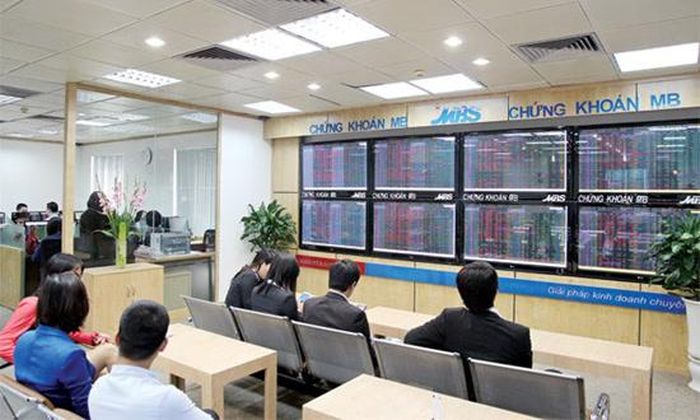 Giao dịch chứng khoán tại MBS. Ảnh: MBS