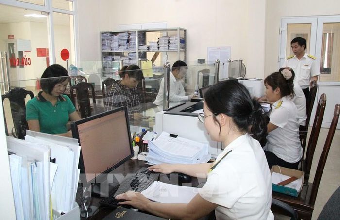 Thuế tỉnh Hưng Yên nỗ lực hoàn thành chiến dịch “Làm sạch mã số thuế - Tháo gỡ điểm nghẽn trong kinh doanh” vào tháng 12/2026, đảm bảo dữ liệu thông suốt, chính xác và minh bạch. Ảnh: Thu Hoài - TTXVN