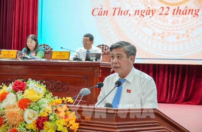 Ông Đồng Văn Thanh, Ủy viên Trung ương Đảng, Phó Bí thư Thường trực Thành ủy, Chủ tịch HĐND thành phố Cần Thơ, phát biểu tại kỳ họp. Ảnh: Thanh Liêm - TTXVN