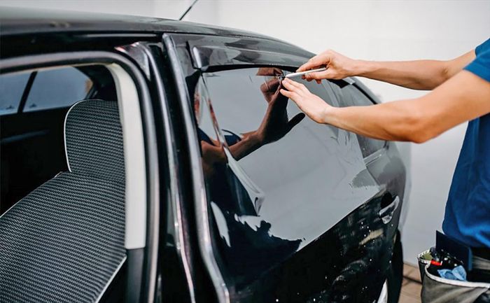 Dán phim cách nhiệt ô tô cần quan tâm đến thông số kỹ thuật, nhu cầu sử dụng thay vì chọn phim đắt tiền nhất.