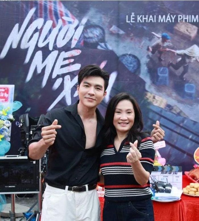 Steven Nguyễn vào vai Lạc, con trai bà Hồng do Hồng Đào thủ vai trong Người Mẹ Xấu.