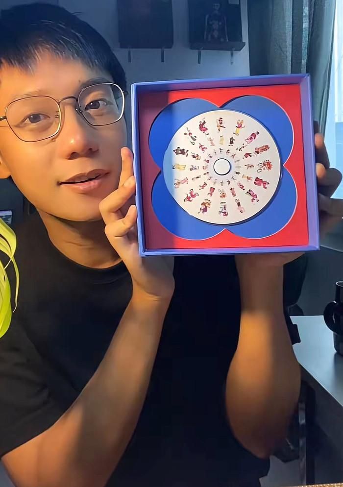 Diễn viên Bảo Định gây tranh cãi với đoạn clip đập hộp album của Phương Mỹ Chi.