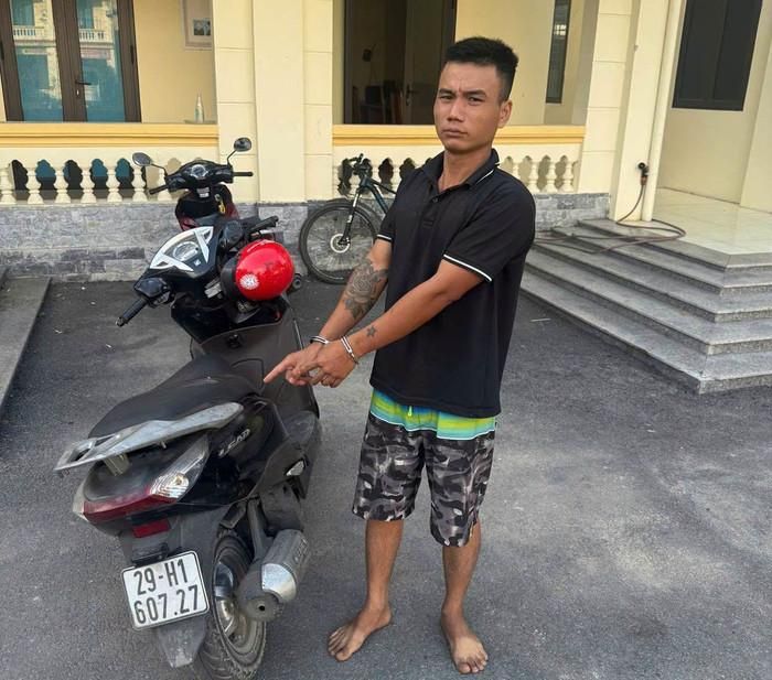 Đối tượng Nguyễn Văn Chính và tang vật của vụ án. Ảnh: Công an TP Hà Nội