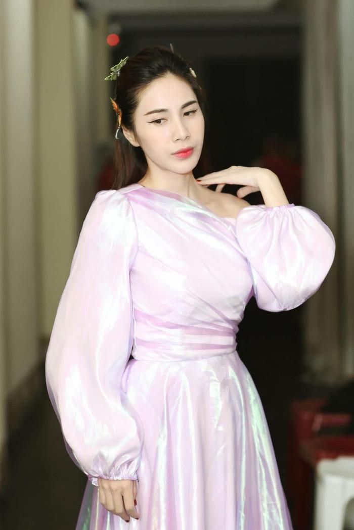 Sau thời gian dài hạn chế xuất hiện, Thủy Tiên đang liên tục phát đi những tín hiệu tích cực khi trở lại với công việc, âm nhạc và mạng xã hội. Ảnh: FBNV