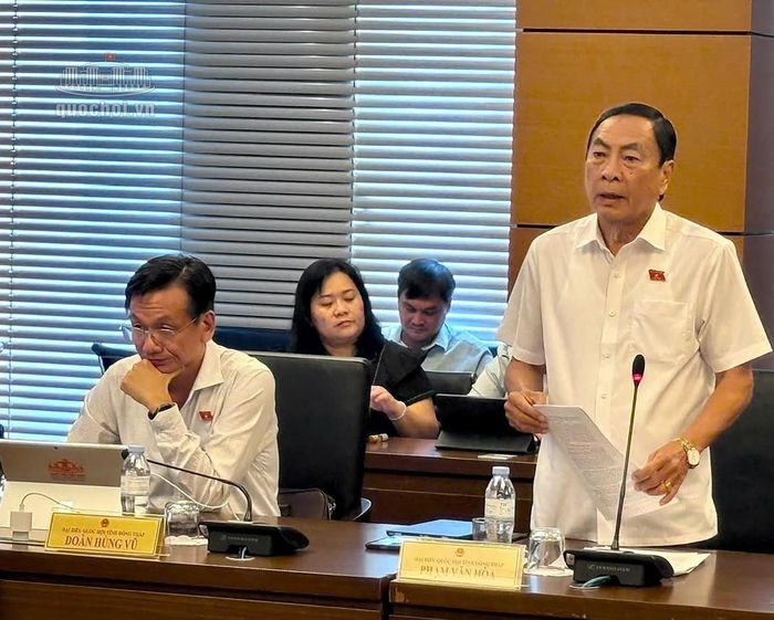 Đại biểu Phạm Văn Hòa (Đồng Tháp) phát biểu