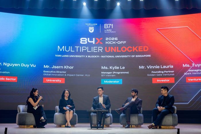 Các diễn giả chia sẻ tại phiên thảo luận “From Creativity to Innovation”.