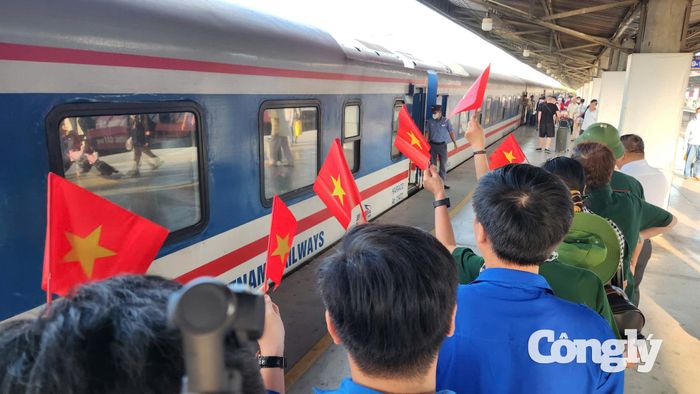 Cùng với việc tổ chức tiếp nhận hài cốt liệt sĩ, công tác chăm lo đối với thân nhân liệt sĩ tiếp tục được quan tâm. Sở Nội vụ TP.HCM đã trợ cấp thờ cúng liệt sĩ 1,4 triệu đồng/năm cho thân nhân gia đình liệt sĩ Lê Thế Khánh, góp phần thể hiện trách nhiệm của địa phương trong thực hiện chính sách đối với người có công với cách mạng.