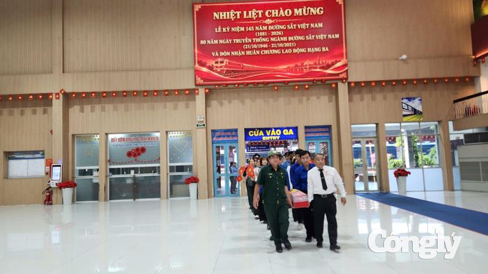 Trước khi được đưa về TP.HCM, hài cốt liệt sĩ Lê Thế Khánh được an táng tại phần mộ số 242, hàng 5, lô 3, khu A, Nghĩa trang Liệt sĩ Triệu Phong, xã Triệu Phong, tỉnh Quảng Trị. Phần mộ được nhân dân và chính quyền địa phương xây cất, tôn tạo, gìn giữ; việc đưa hài cốt liệt sĩ về TP.HCM tiếp tục thể hiện sự quan tâm đối với công tác chăm lo, tri ân những người đã hy sinh vì Tổ quốc.