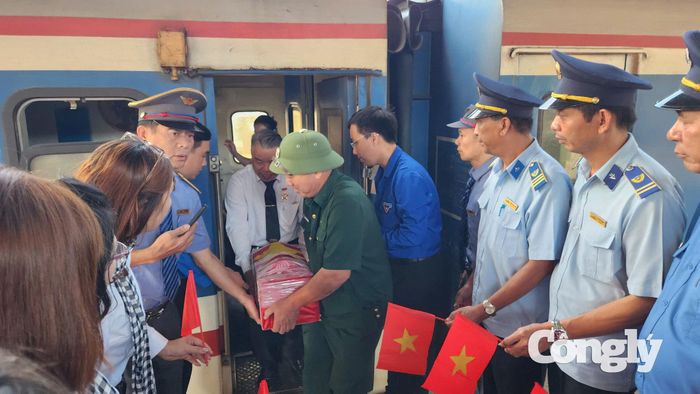Như vậy, sau 54 năm kể từ ngày hy sinh tại chiến trường, liệt sĩ được gia đình và chính quyền địa phương đón về để an táng tại Nghĩa trang Liệt sĩ TP.HCM trong sự tri ân và tưởng nhớ của đồng đội, thân nhân.