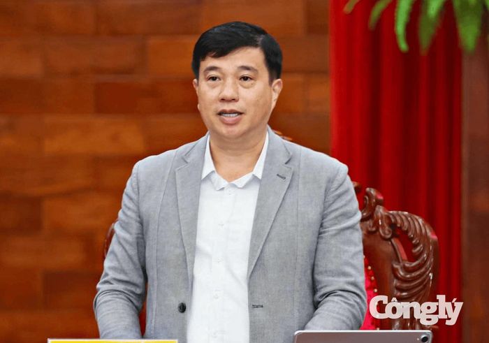 Bí thư Tỉnh ủy, Trưởng Đoàn ĐBQH tỉnh Lâm Đồng Y Thanh Hà Niê Kđăm phát biểu kết luận hội nghị.