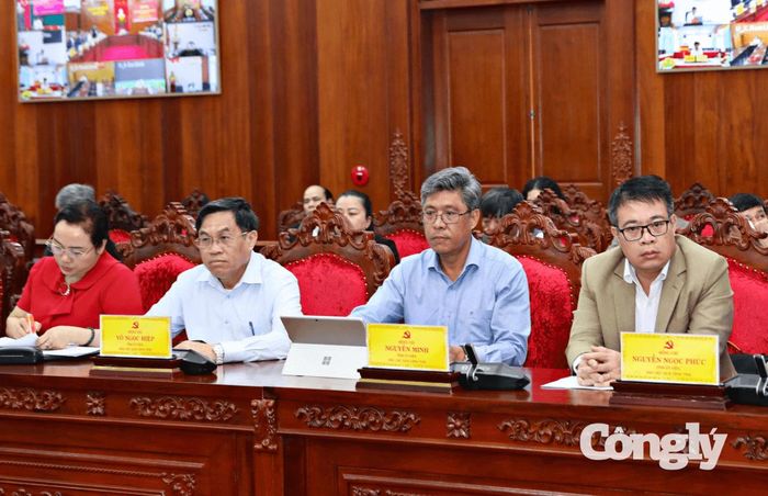 Các đại biểu tham dự hội nghị.