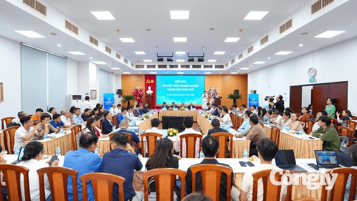 Toàn cảnh diễn đàn.