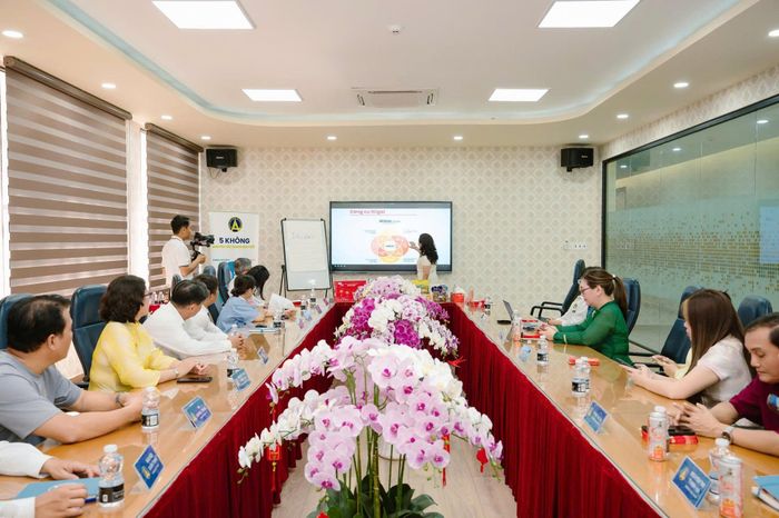 Phụ nữ ngày càng khẳng định năng lực và vai trò trong quản trị, điều hành doanh nghiệp, đồng thời có thêm cơ hội phát triển và theo đuổi những giá trị riêng. Ảnh: DNCC