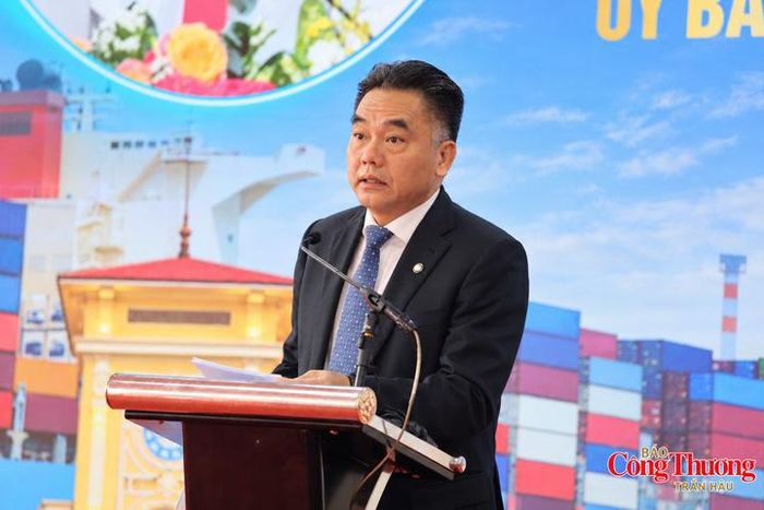 Phó Chủ tịch Thường trực UBND TP. Hồ Chí Minh Nguyễn Lộc Hà phát biểu tại hội nghị.