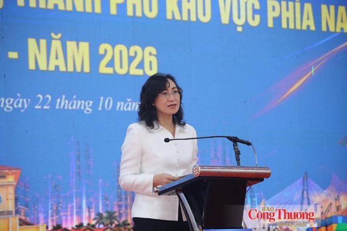 Thứ trưởng Bộ Công Thương Phan Thị Thắng phát biểu chỉ đạo và kết luận Hội nghị