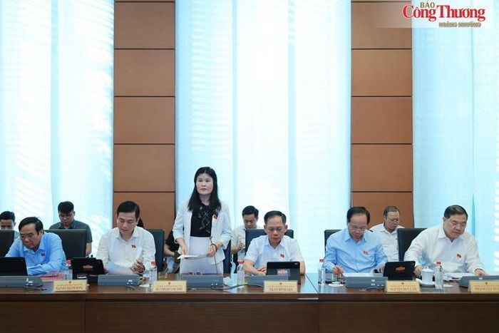 Các đại biểu tham gia thảo luận tại Tổ 3