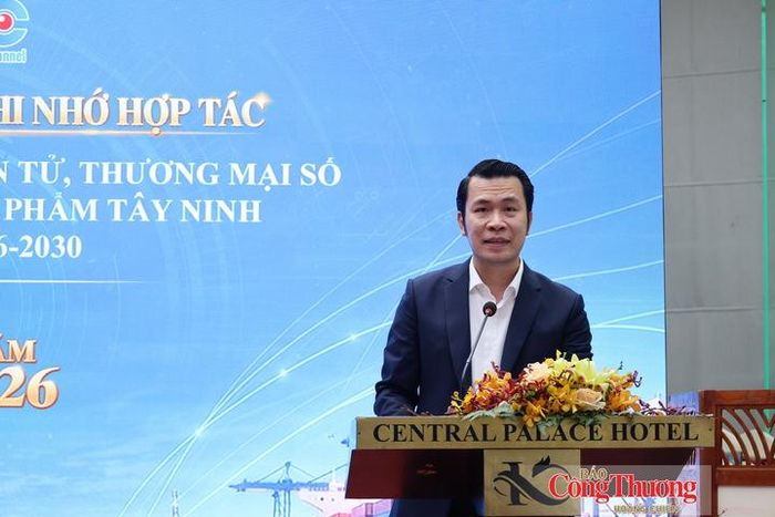 Ông Trương Tấn Sơn, Giám đốc Sở Công Thương Tây Ninh phát biểu tại buổi lễ.