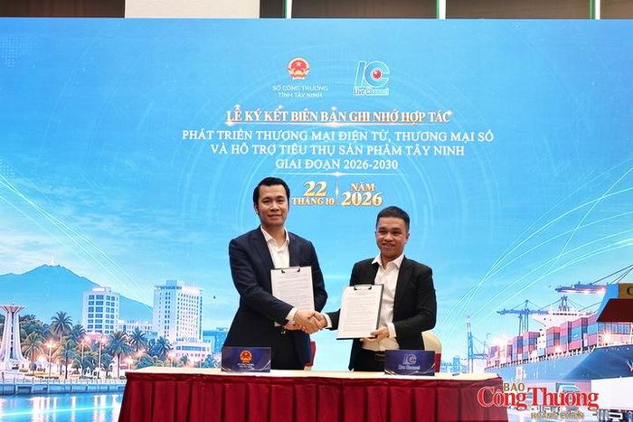 Trao Biên bản ghi nhớ hợp tác phát triển thương mại điện tử, thương mại số và hỗ trợ tiêu thụ sản phẩm Tây Ninh giai đoạn 2026-2030.