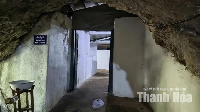 Do bom Mỹ bắn phá rất ác liệt, các hang động còn có phòng tắm, phòng tập thể thao, phòng vệ sinh... nhằm đảm bảo mọi hoạt động của các đồng chí lãnh đạo Đảng đều diễn ra bên trong.
