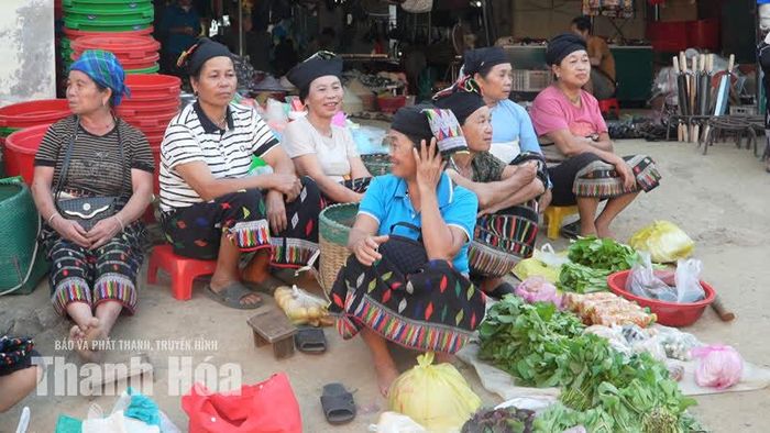 Mộc mạc mà giàu sức gợi, chợ phiên Ngàm Pốc không chỉ phản ánh nhịp sống vùng cao mà còn lưu giữ những giá trị văn hóa cộng đồng.