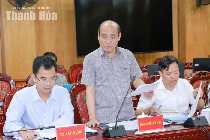 Phó Giám đốc Sở Văn hóa, Thể thao và Du lịch phát biểu tại hội nghị.
