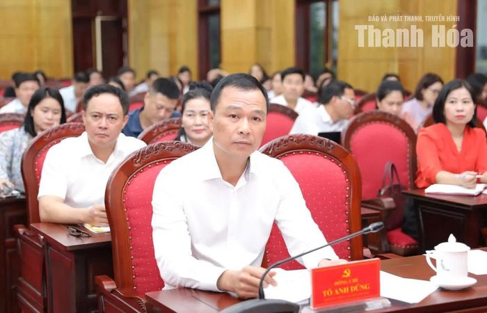 Chủ tịch UBND tỉnh Tô Anh Dũng dự hội nghị tại điểm cầu Tỉnh ủy Thanh Hóa.