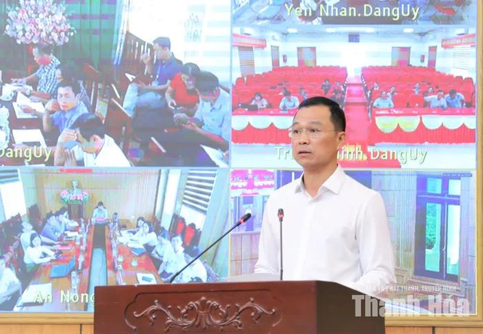Chủ tịch UBND tỉnh Tô Anh Dũng tham luận tại hội nghị.