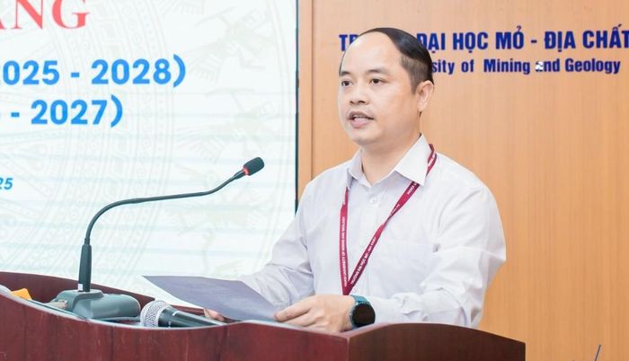 Theo ông Thành, không nên coi pin lưu trữ là cấu phần bắt buộc đối với mọi trạm sạc. Việc lựa chọn cần dựa trên điều kiện cấp điện, nhu cầu vận hành và khả năng khai thác thực tế của từng địa điểm. Ảnh: NVCC.