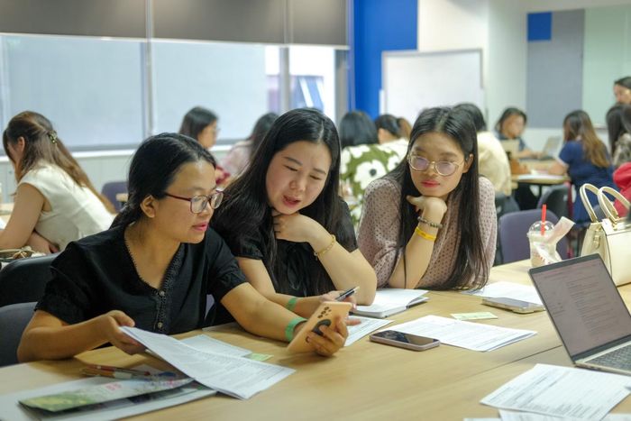 Để học sinh học tiếng Anh tốt, bản thân giáo viên cũng phải biết cách dùng tiếng Anh để truyền đạt chuyên môn. Ảnh RMIT