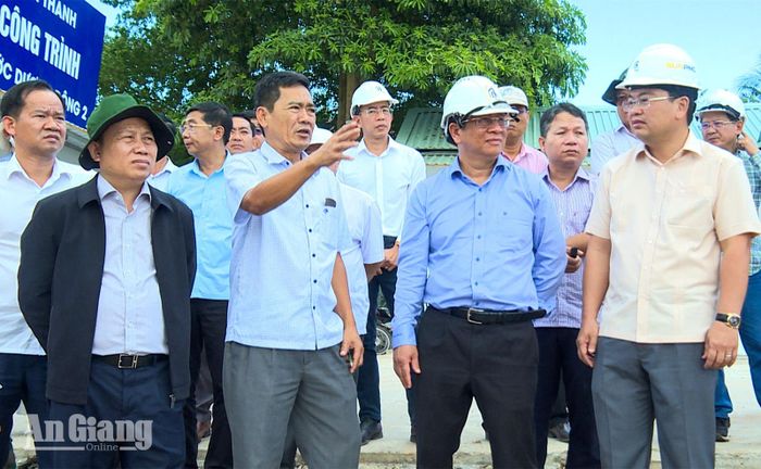 Đoàn công tác kiểm tra dự án Hồ chứa nước Dương Đông 2.