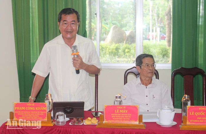 Các đại biểu phát biểu ý kiến tại tọa đàm.