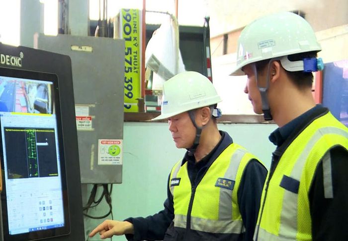 Công ty trách nhiệm hữu hạn Ô tô Soosan Việt Nam đang lắp đặt, mở rộng nhà máy tại Khu công nghiệp Nam Sơn - Hạp Lĩnh.