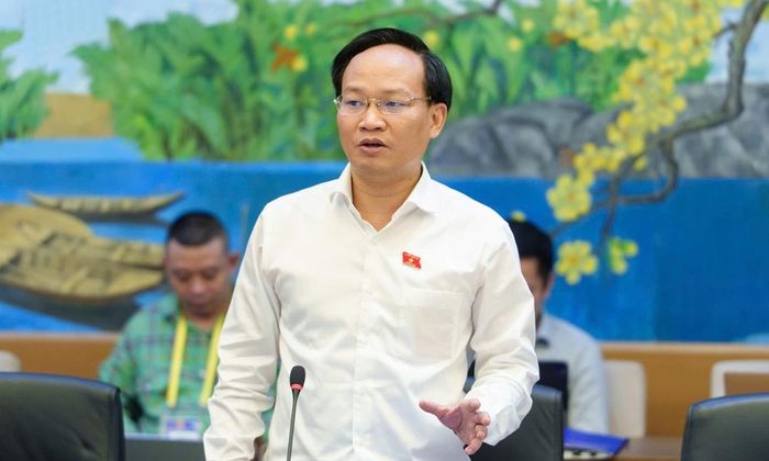 Đồng chí Phạm Văn Thịnh nêu ý kiến.